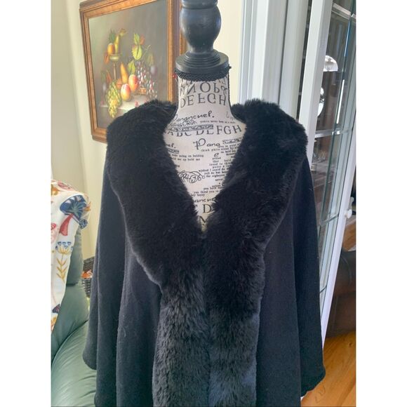 Faux Fur Trim Solid Cape - Picture 4 of 12